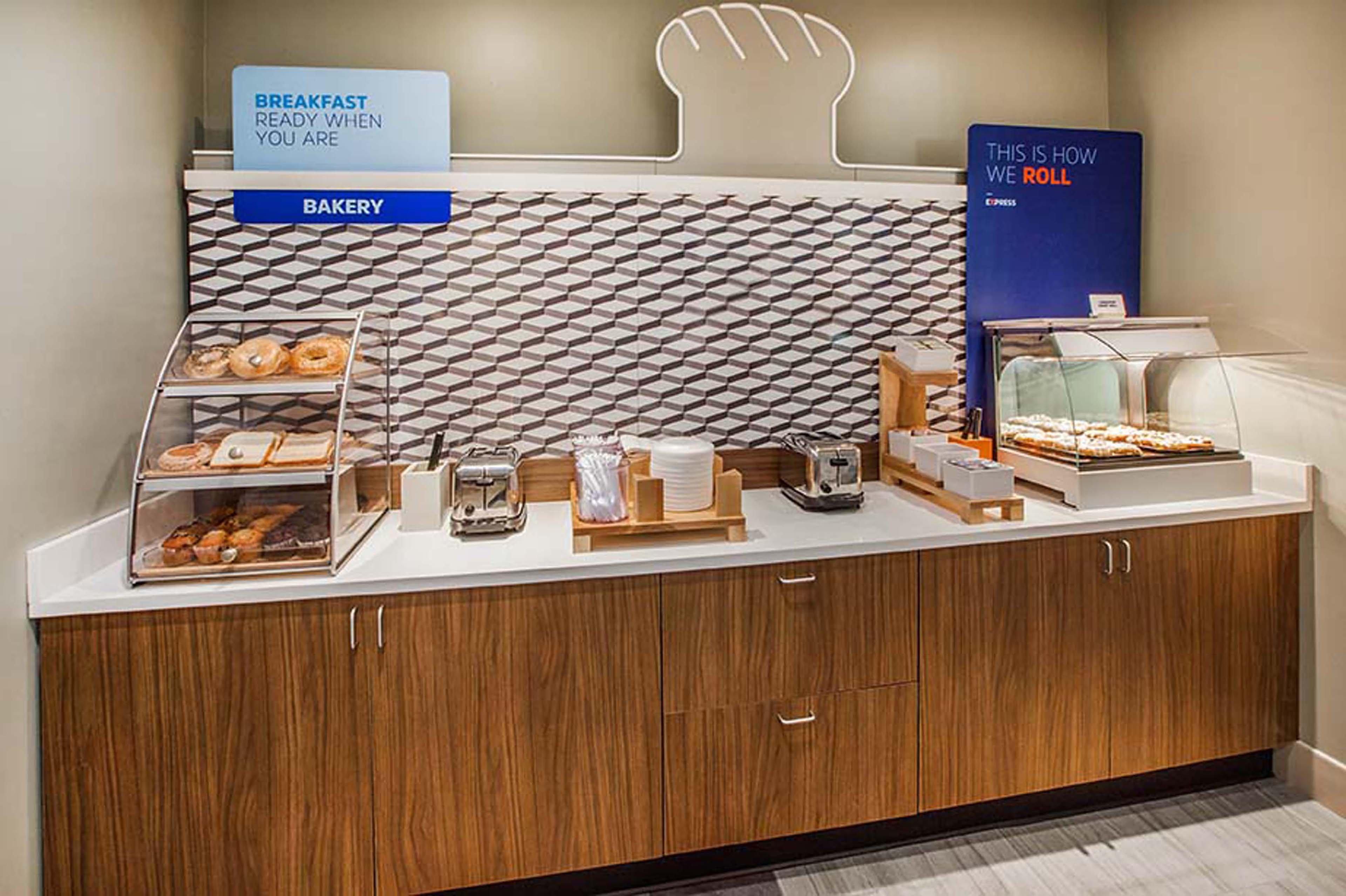 Holiday Inn Express Fresno Northwest - Herndon By Ihg Zewnętrze zdjęcie